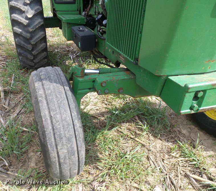 image for item DG5640 1983 John Deere 2950 tractor