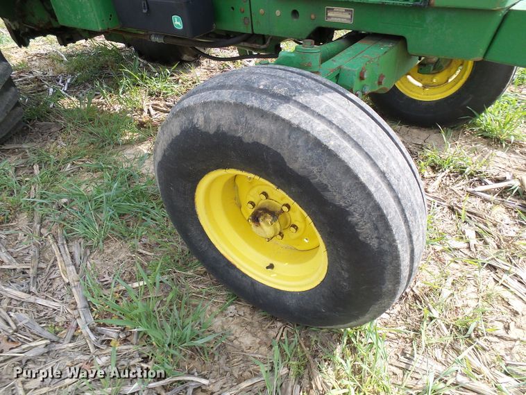 image for item DG5640 1983 John Deere 2950 tractor