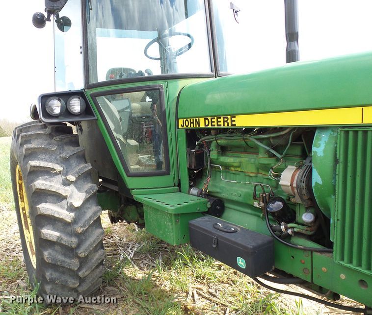 image for item DG5640 1983 John Deere 2950 tractor