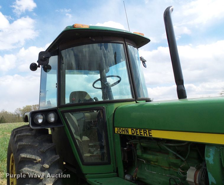 image for item DG5640 1983 John Deere 2950 tractor