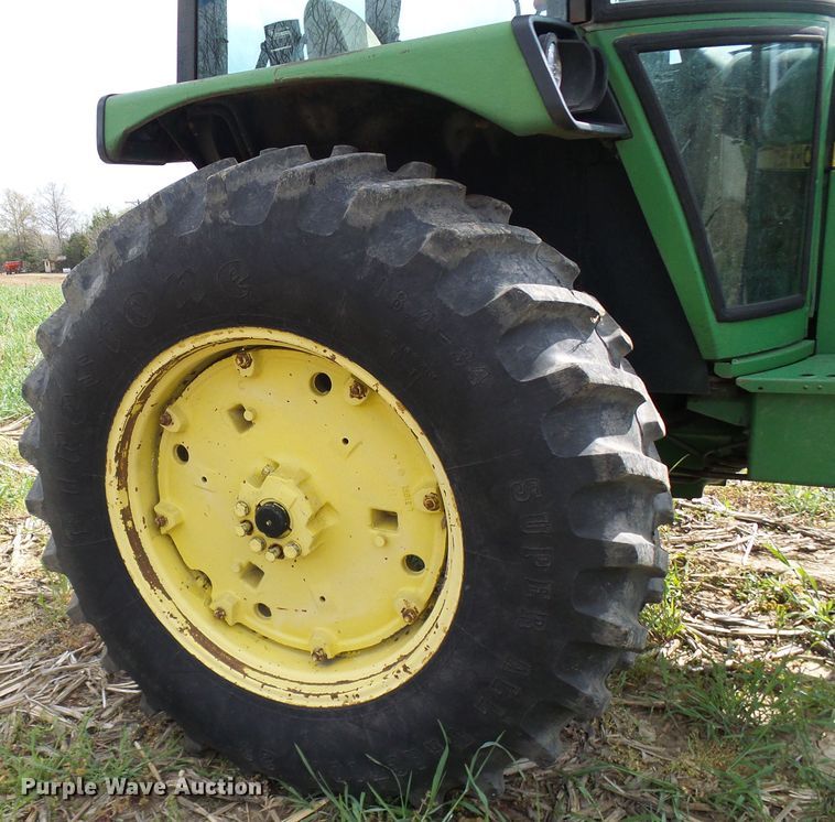 image for item DG5640 1983 John Deere 2950 tractor