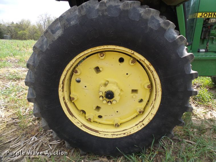 image for item DG5640 1983 John Deere 2950 tractor