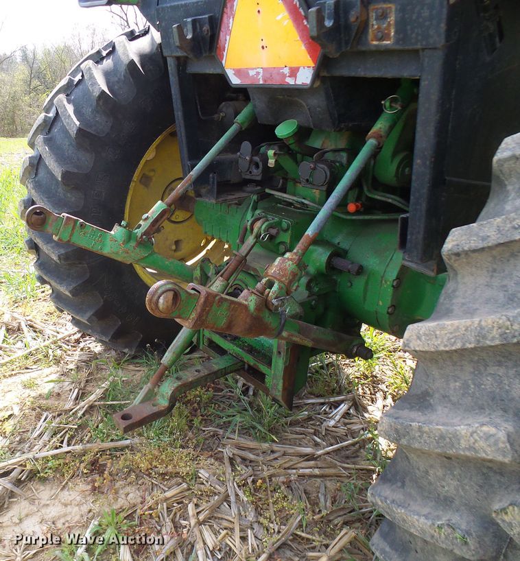 image for item DG5640 1983 John Deere 2950 tractor