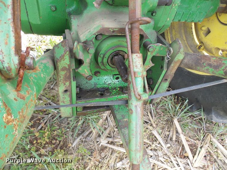image for item DG5640 1983 John Deere 2950 tractor