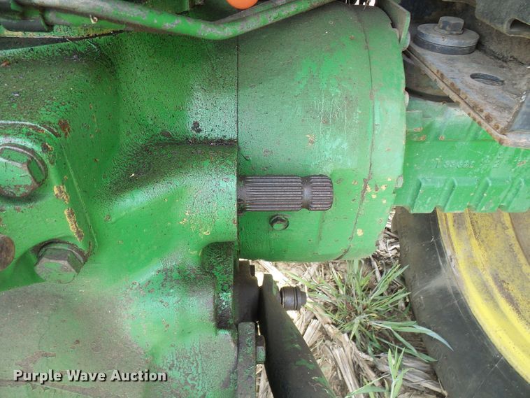 image for item DG5640 1983 John Deere 2950 tractor