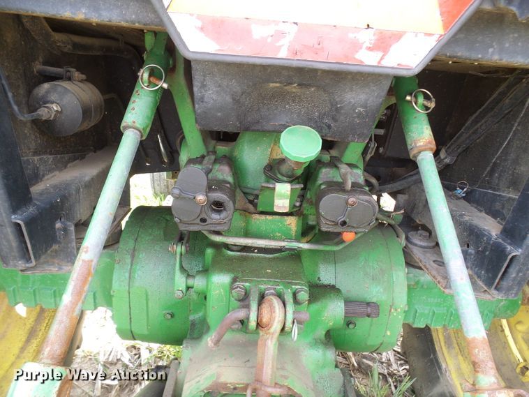 image for item DG5640 1983 John Deere 2950 tractor