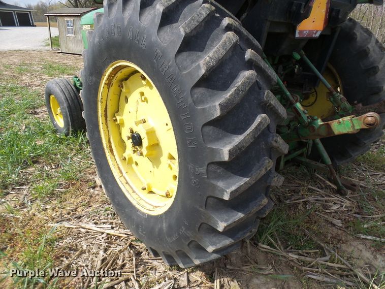 image for item DG5640 1983 John Deere 2950 tractor