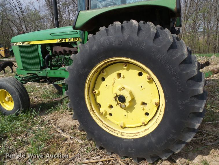 image for item DG5640 1983 John Deere 2950 tractor