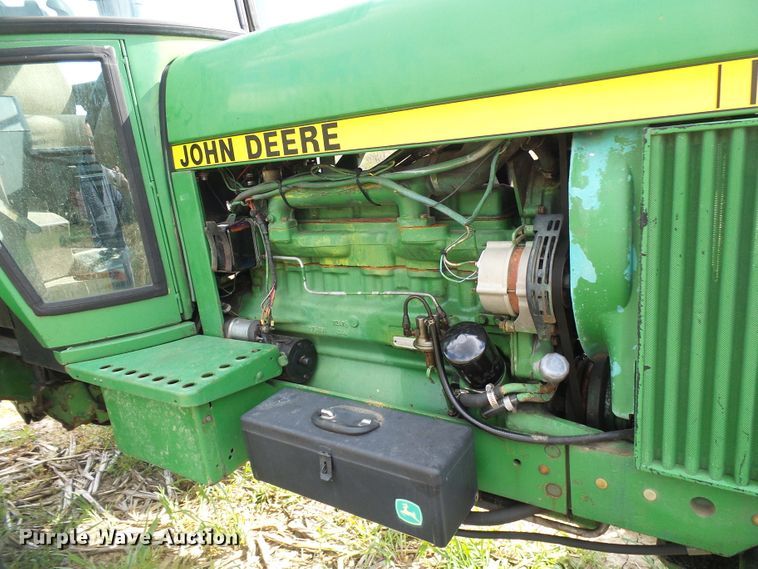 image for item DG5640 1983 John Deere 2950 tractor