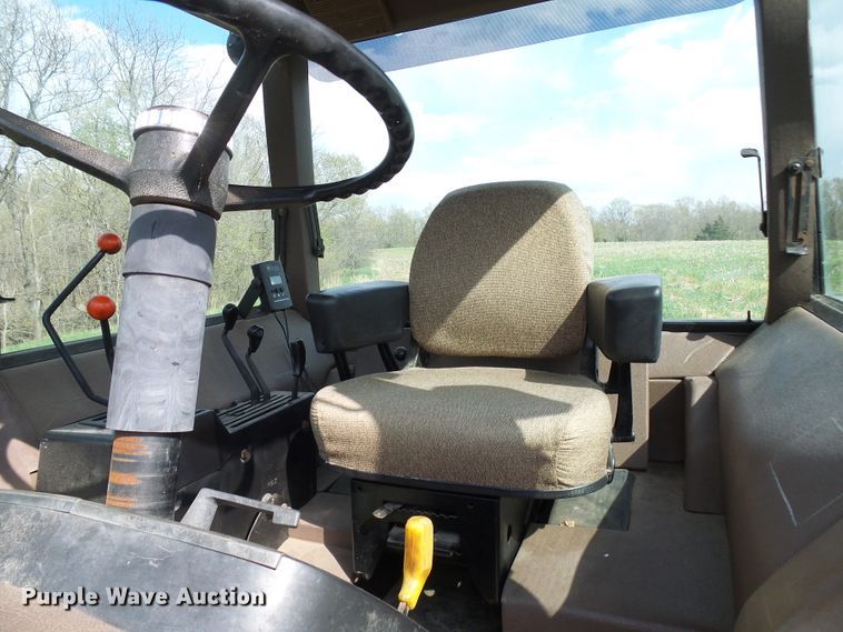 image for item DG5640 1983 John Deere 2950 tractor