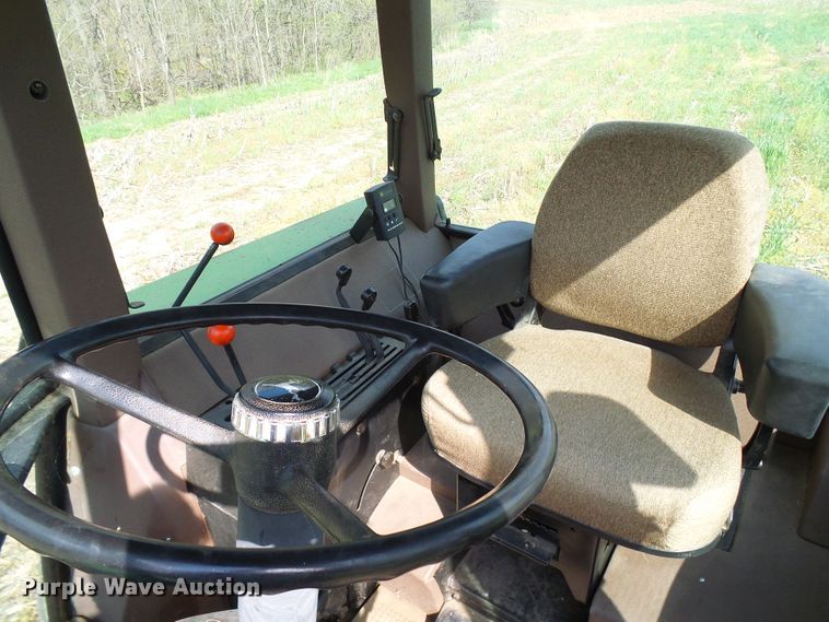 image for item DG5640 1983 John Deere 2950 tractor