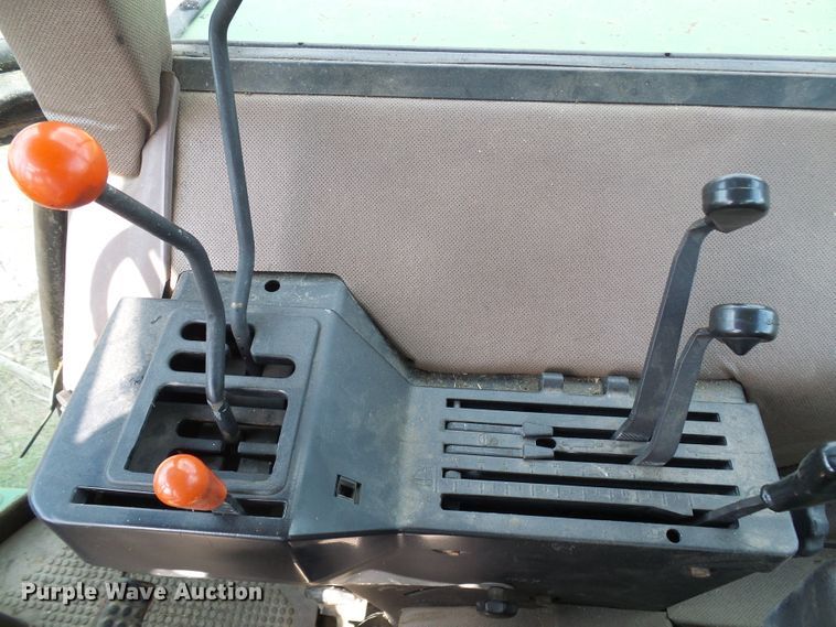 image for item DG5640 1983 John Deere 2950 tractor