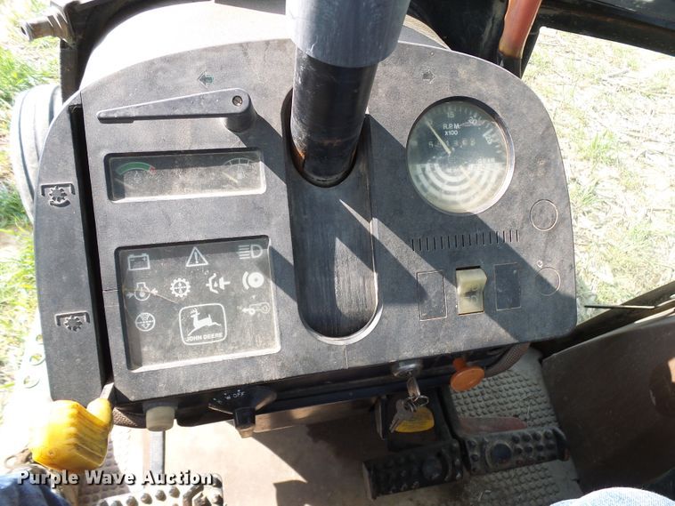 image for item DG5640 1983 John Deere 2950 tractor