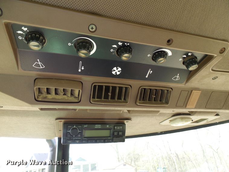 image for item DG5640 1983 John Deere 2950 tractor