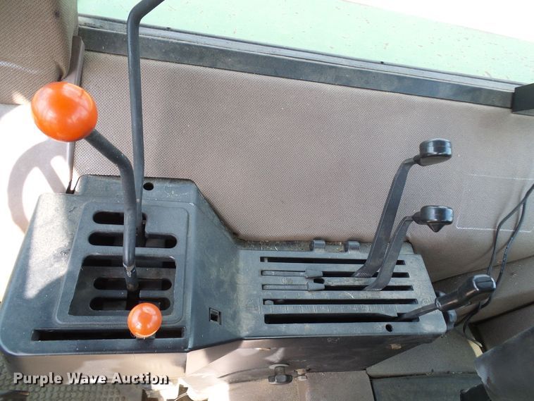 image for item DG5640 1983 John Deere 2950 tractor