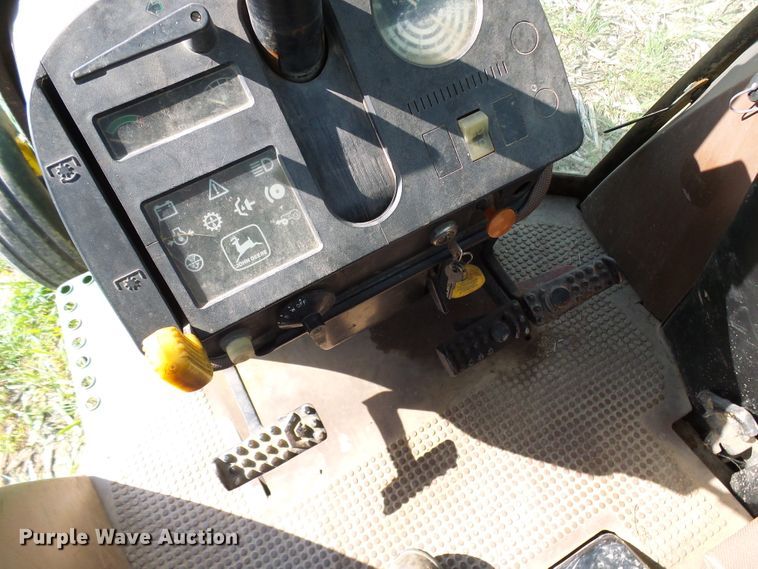 image for item DG5640 1983 John Deere 2950 tractor