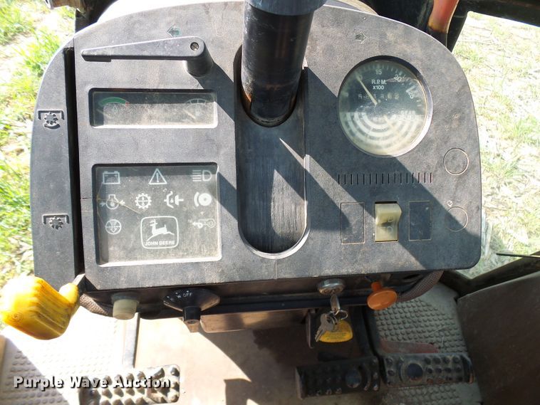 image for item DG5640 1983 John Deere 2950 tractor