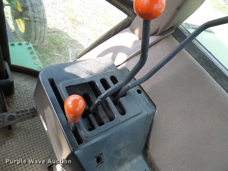 image for item DG5640 1983 John Deere 2950 tractor