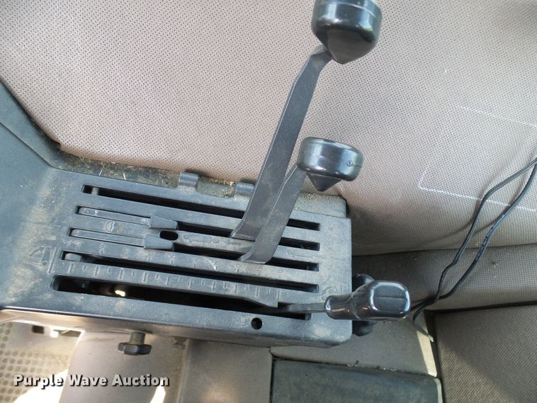 image for item DG5640 1983 John Deere 2950 tractor