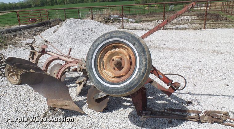image for item DG5662 Three bottom plow