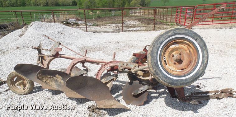 image for item DG5662 Three bottom plow