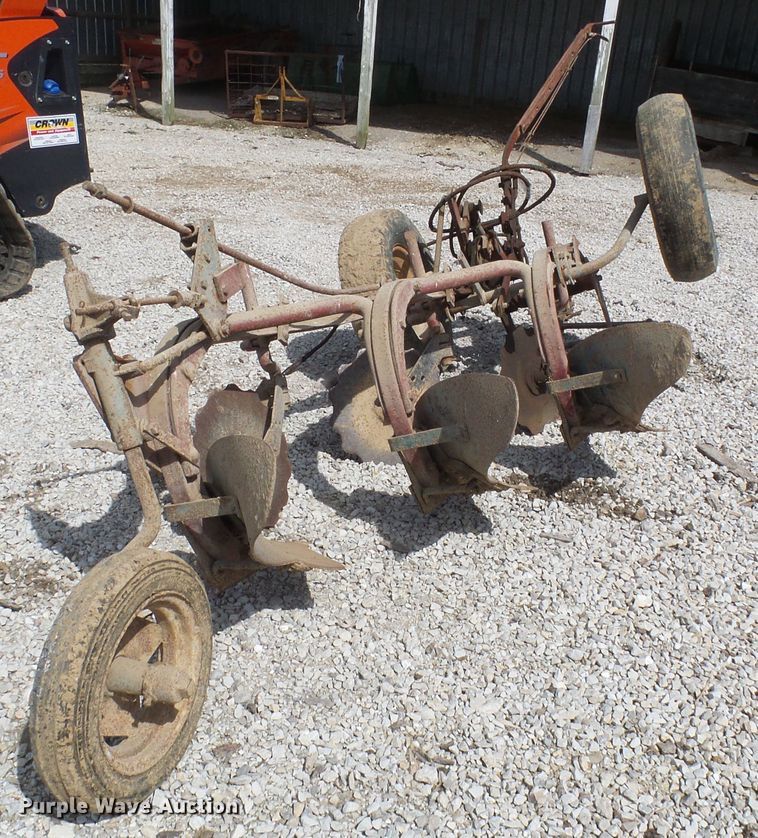 image for item DG5662 Three bottom plow