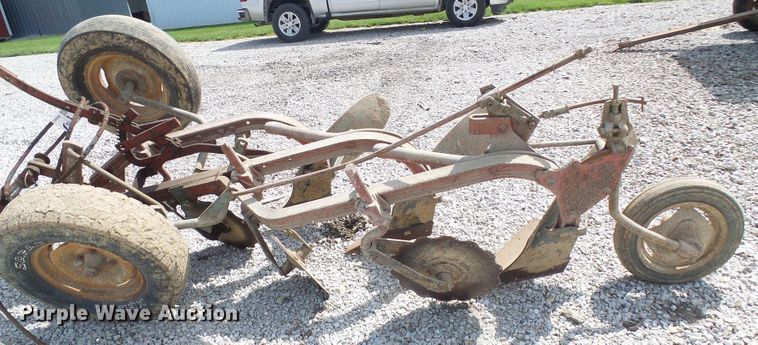 image for item DG5662 Three bottom plow
