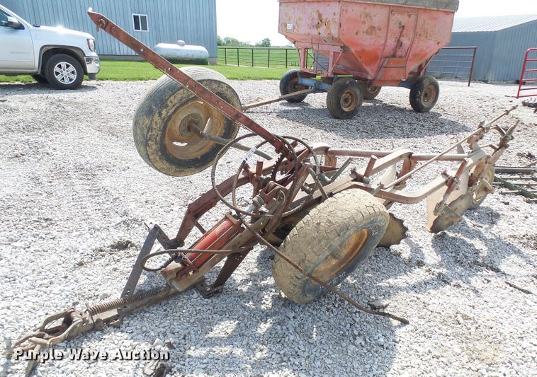 image for item DG5662 Three bottom plow