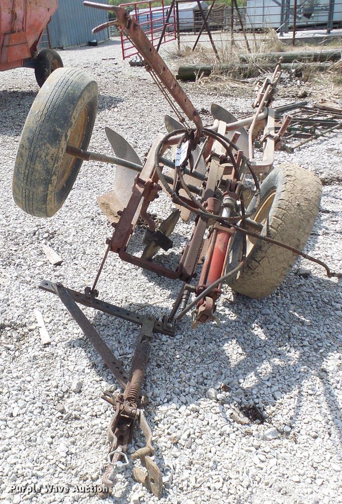 image for item DG5662 Three bottom plow