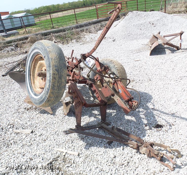 image for item DG5662 Three bottom plow