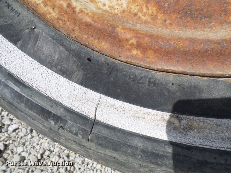 image for item DG5662 Three bottom plow