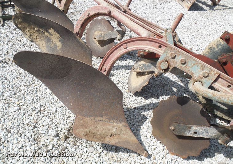 image for item DG5662 Three bottom plow