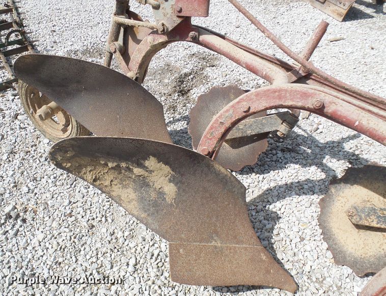 image for item DG5662 Three bottom plow