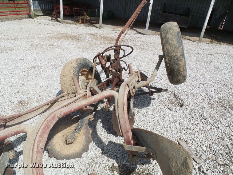image for item DG5662 Three bottom plow