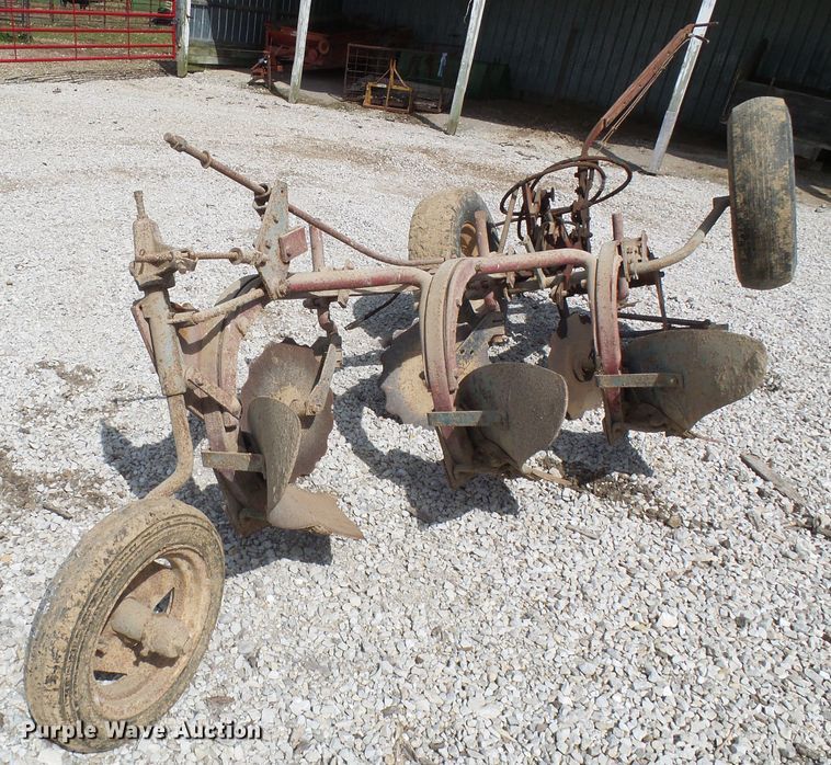 image for item DG5662 Three bottom plow