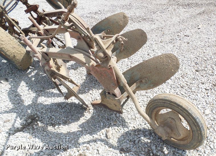 image for item DG5662 Three bottom plow