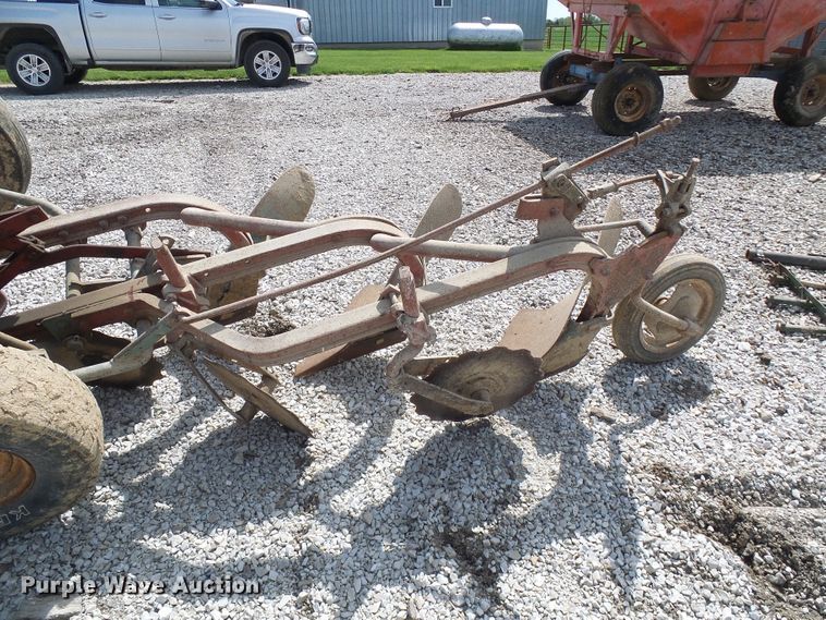 image for item DG5662 Three bottom plow