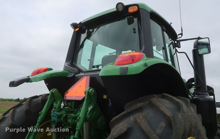 image for item DH0864 2017 John Deere 6175M MFWD tractor