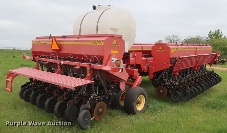 image for item DH0865 2006 Sunflower 9433-40 grain drill