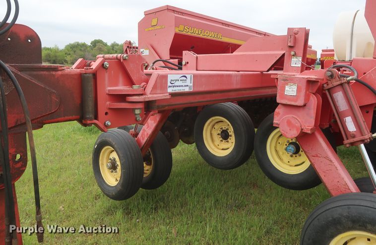 image for item DH0865 2006 Sunflower 9433-40 grain drill