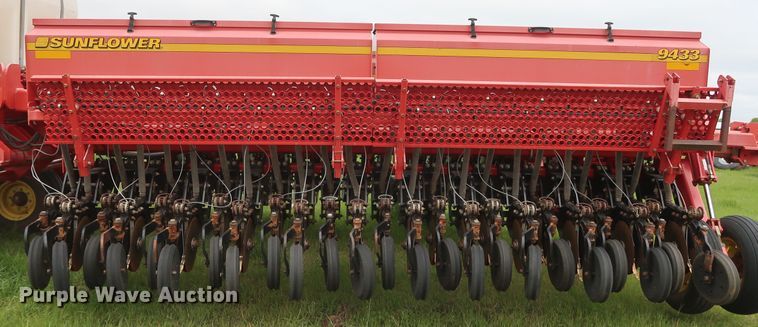 image for item DH0865 2006 Sunflower 9433-40 grain drill