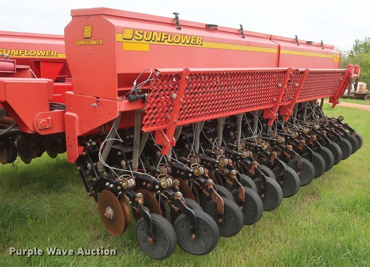 image for item DH0865 2006 Sunflower 9433-40 grain drill