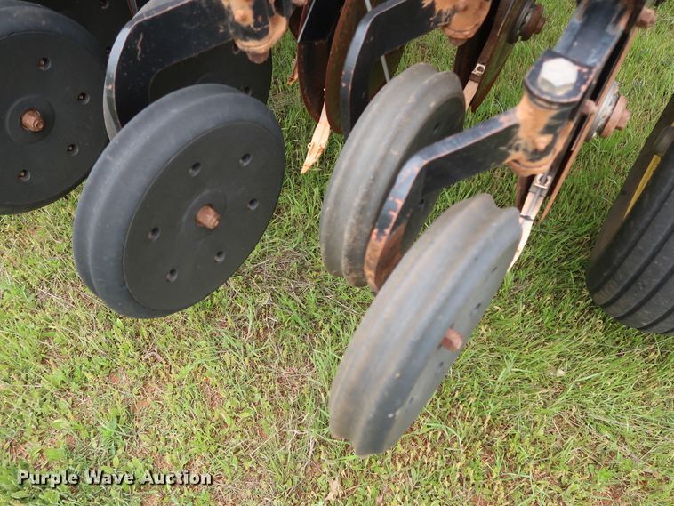 image for item DH0865 2006 Sunflower 9433-40 grain drill