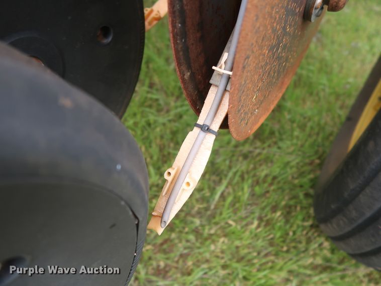 image for item DH0865 2006 Sunflower 9433-40 grain drill