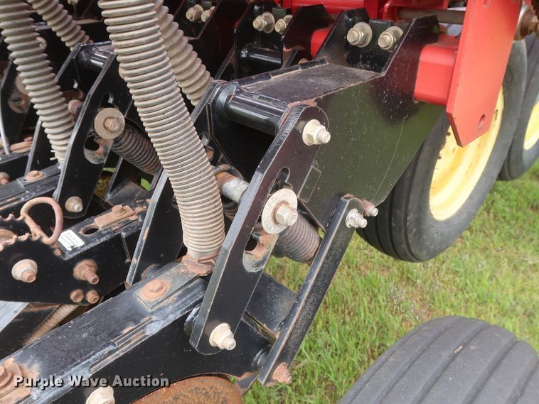 image for item DH0865 2006 Sunflower 9433-40 grain drill