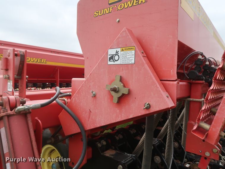 image for item DH0865 2006 Sunflower 9433-40 grain drill