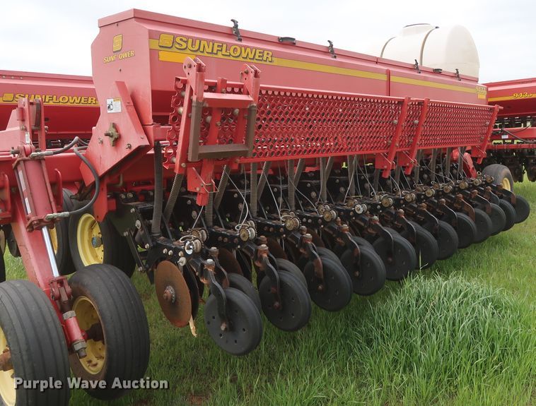 image for item DH0865 2006 Sunflower 9433-40 grain drill