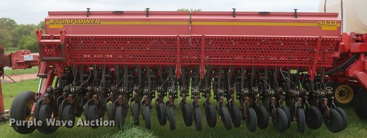image for item DH0865 2006 Sunflower 9433-40 grain drill