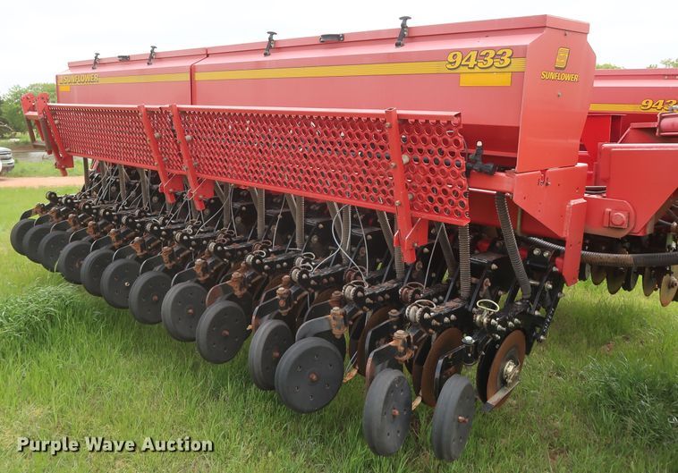 image for item DH0865 2006 Sunflower 9433-40 grain drill