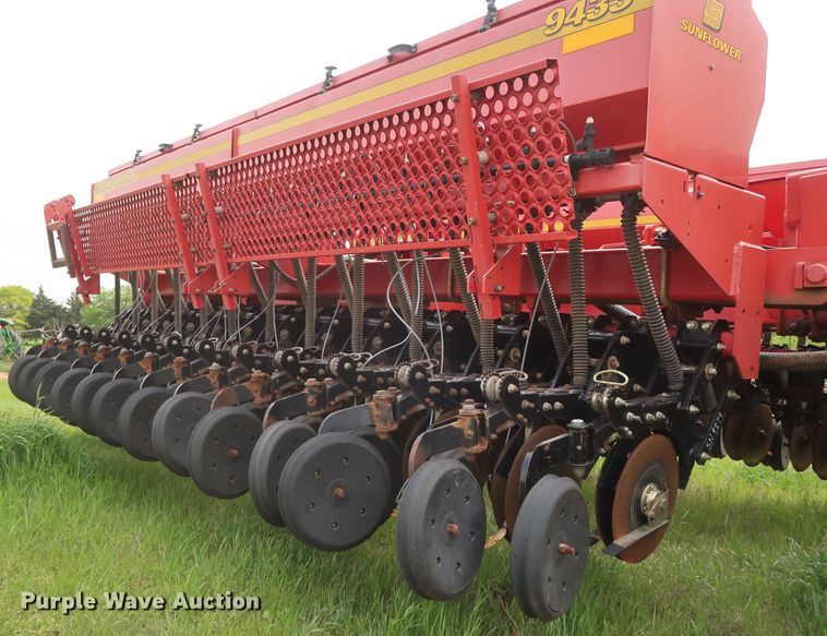 image for item DH0865 2006 Sunflower 9433-40 grain drill